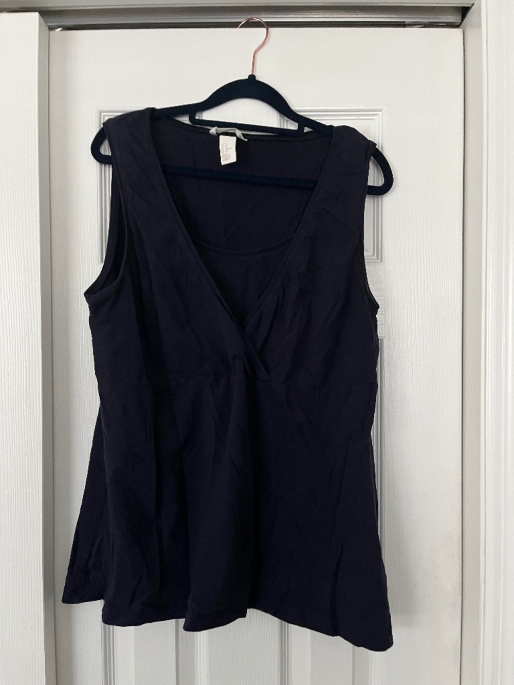 Sleeveless maternity top